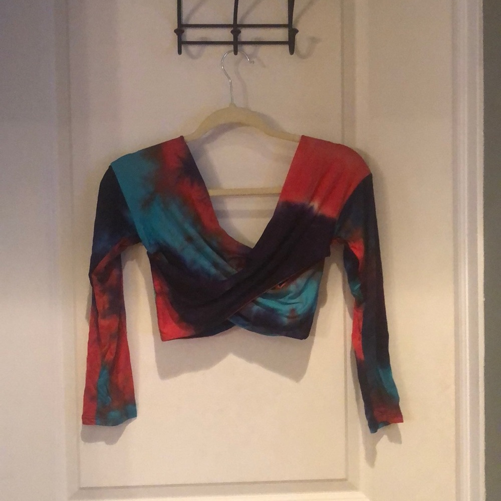Tie-dye long sleeved crop top